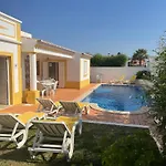 Ana Villa *
