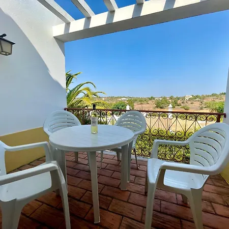 Ana אלבופיירה